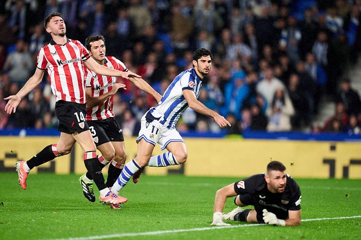 復帰した久保建英を先発起用せず…『ソシエダ監督の采配に誰もが驚いた。ライバル選手が序列で久保を上回る』と現地紙