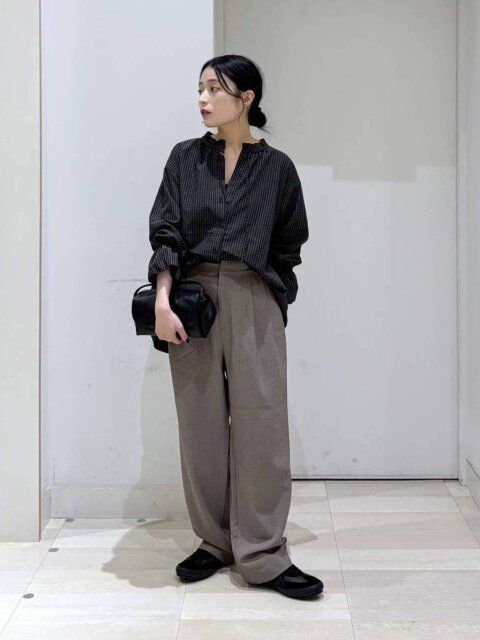 2025秋冬グローバルワークフリルカラーネックブラウス