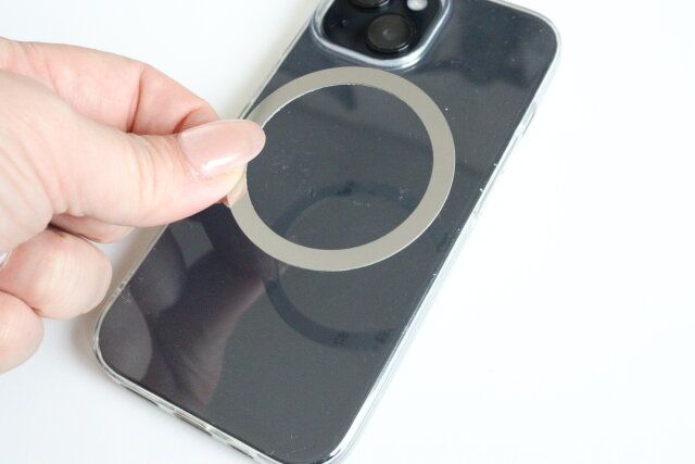 マグネット式ノートパソコン用スマートフォンホルダー メタルリング