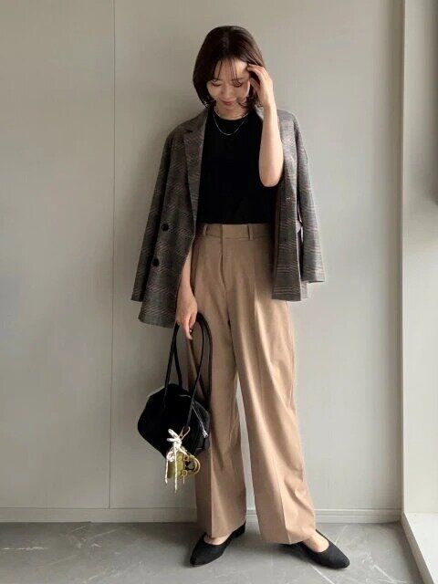 2025秋冬ユニクロタックワイドパンツまろやかベージュ秋コーデ