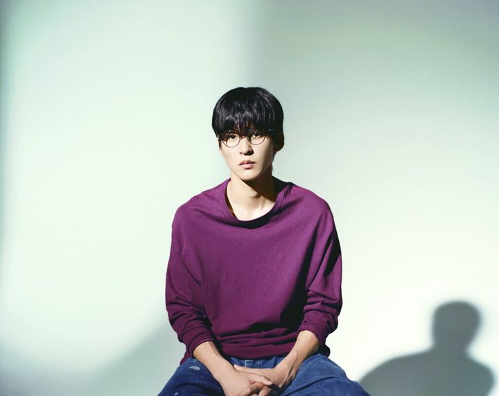 俳優の妻夫木聡さん（44）が主人公の栗須栄治を演じるTBS系の日曜劇場「ザ・ロイヤルファミリー」（日曜午後9時）の第4話が3日放送され、岩手競馬に所属する金髪のジョッキー、佐木隆二郎（高杉真宙さん）が初登場。栗須が佐木に希望を託す展開が大きな話題となり、Xでまたトレンド首位になりました。またSnow Man・目黒蓮さん（28）演じる「謎の人物」も姿を見せ、大きな注目が集まりました。