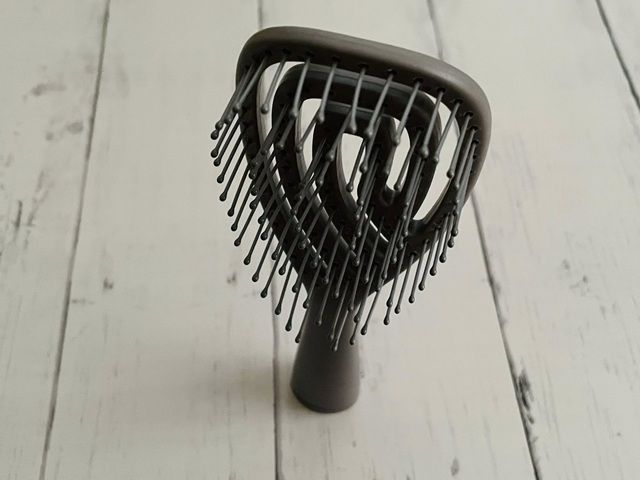 ダイソー 乾きやすいブローブラシ 立てて置ける