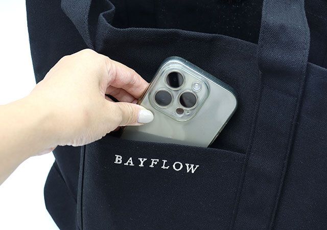 ベイフロー黒ロゴトートバッグフロントポケット