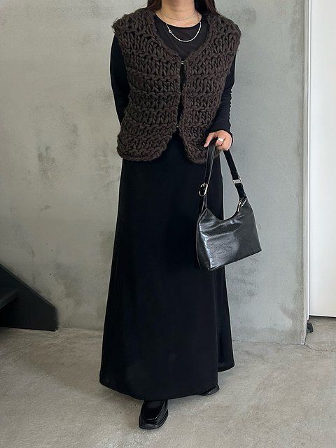 黒ロングスカートコーデ2