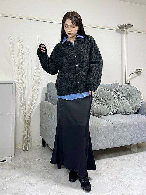 黒ロングスカートコーデ5