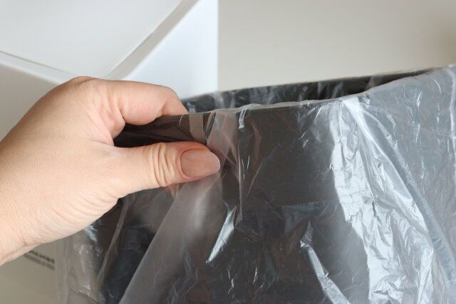 分離できるスウィングゴミ箱（9L） ゴミ袋設置
