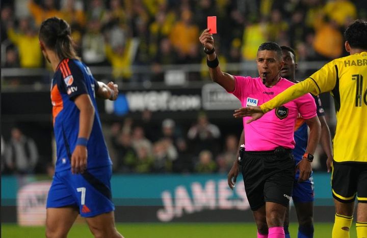 プロ人生初の退場！31歳元日本代表選手、MLSプレーオフで無念のレッドカード