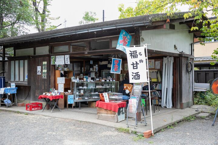 下町の小さな楽園「向島百花園」でのんびりさんぽ。秋の草花が彩る庭園へ