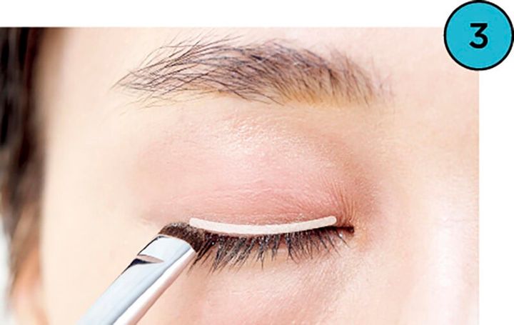 【3】上まぶたに白キラライン