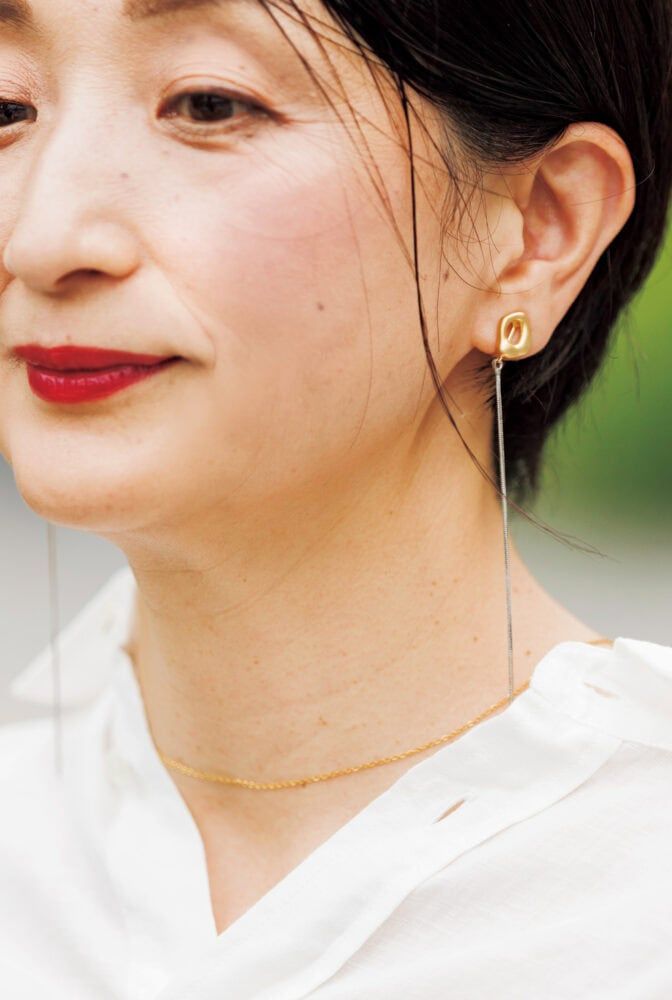 ゴールド×シルバーの「ジョリー メゾン」のイヤリング