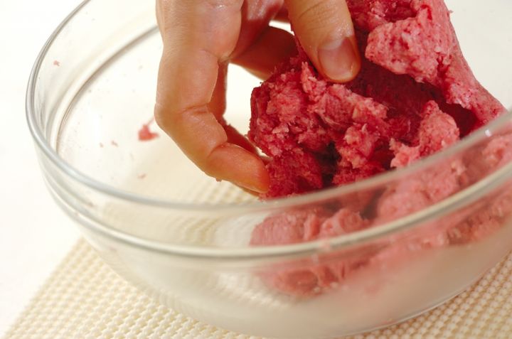 お手軽ハンバーグ 家庭的な基本の味をプロが伝授 by山下 和美さんの作り方1