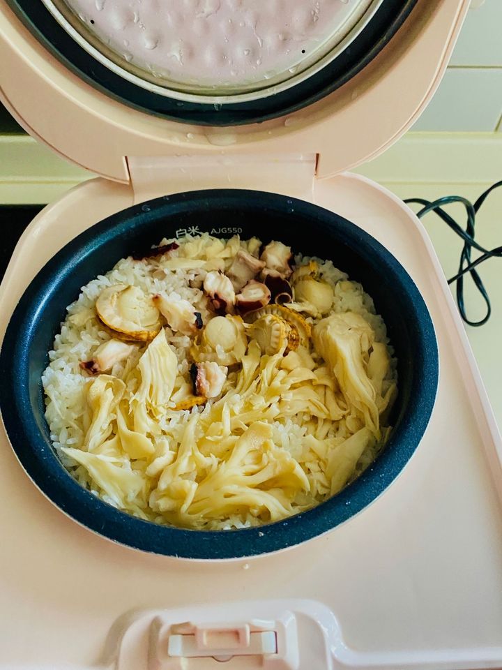 面倒な下準備なし！炊くだけ「白舞茸と帆立、タコの炊き込みご飯」