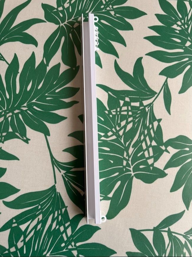 驚き！カラーボックス用のカーテンレールが100均に