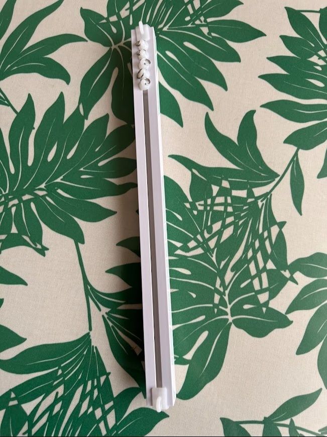 驚き！カラーボックス用のカーテンレールが100均に