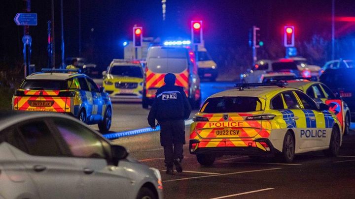 戦慄の英列車刺傷事件、22歳サッカー選手も被害者に…上腕を切られて手術も命に別状なし