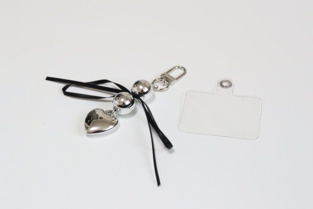 ダイソーのチャーム（メタルパーツ細リボン、シート付き）3