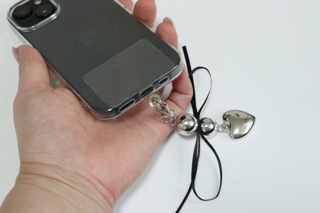 ダイソーのチャーム（メタルパーツ細リボン、シート付き）6