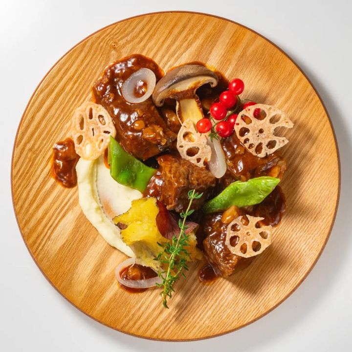 平日ディナー限定 いわて蔵ビールみちのくレッドエールと兵庫県産太田牛の煮込み