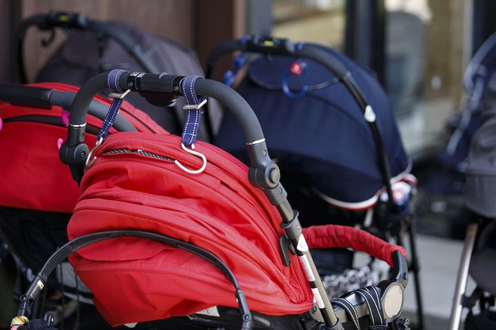 SNSで頻発する「子連れ様」「子持ち様」論争