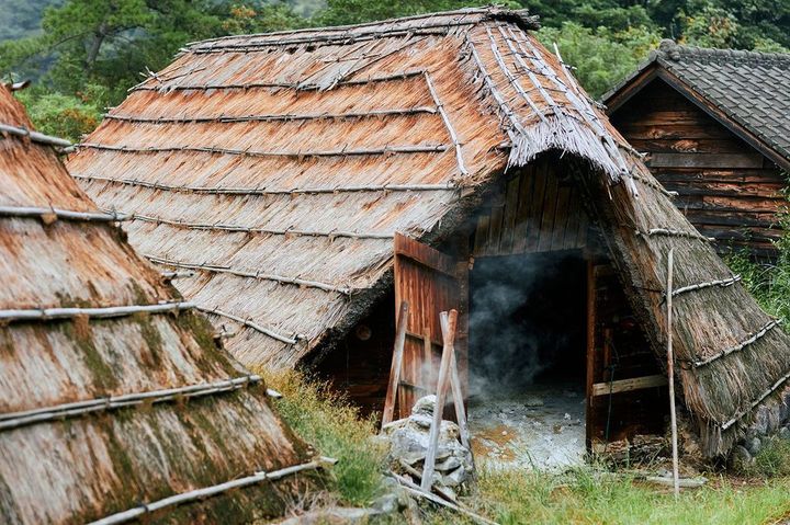 湯山地区にある「湯の花小屋」