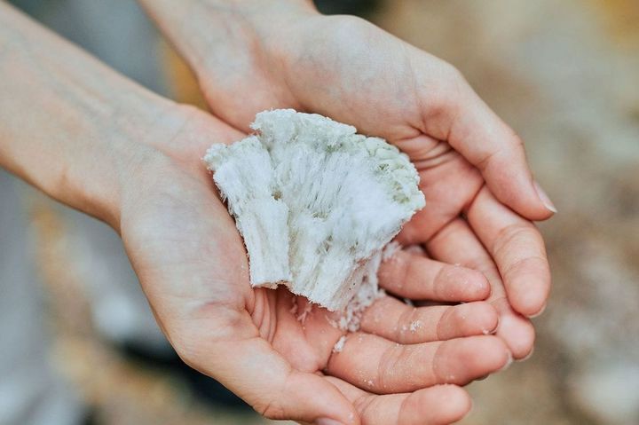 職人が育て上げた温泉の結晶、別府の湯の花