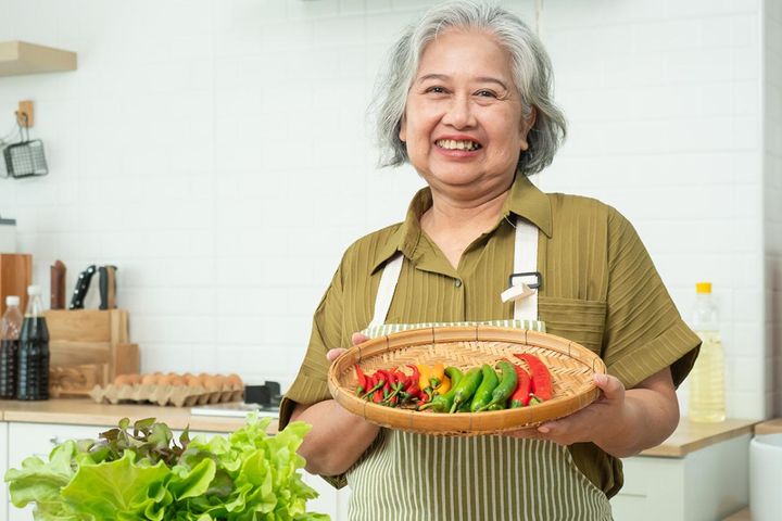 【78歳、ひとり暮らし】老後資金は500万円、毎月の収入10万円。この先暮らしていける？ FPがアドバイス