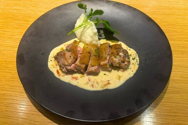 【兵庫県神戸市】「御影洋食一平」に、大和肉鶏を使用した新メニューが登場！こだわりは繊細な火入れ
