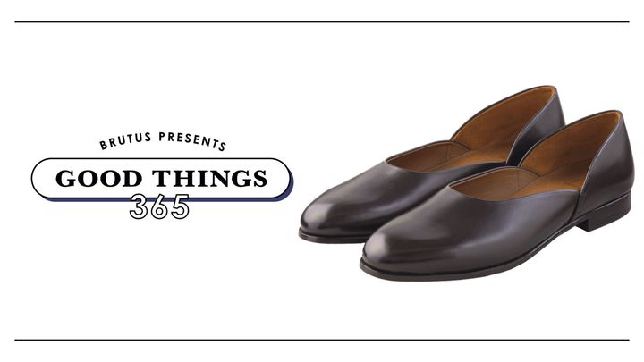 〈ダンヒル〉のパンプス