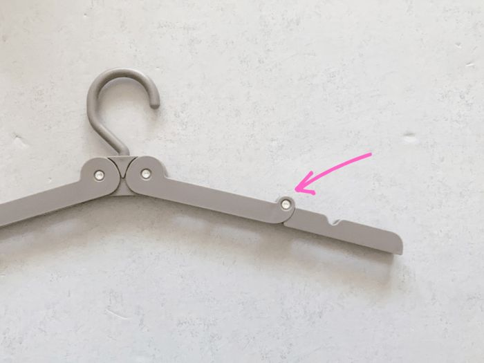 【ダイソー】ポケットサイズで超便利♡お出かけ時に携帯必須の『四角いアイテム』の正体は？