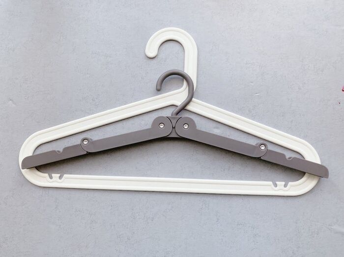 【ダイソー】ポケットサイズで超便利♡お出かけ時に携帯必須の『四角いアイテム』の正体は？