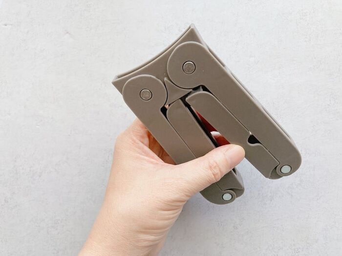 【ダイソー】ポケットサイズで超便利♡お出かけ時に携帯必須の『四角いアイテム』の正体は？