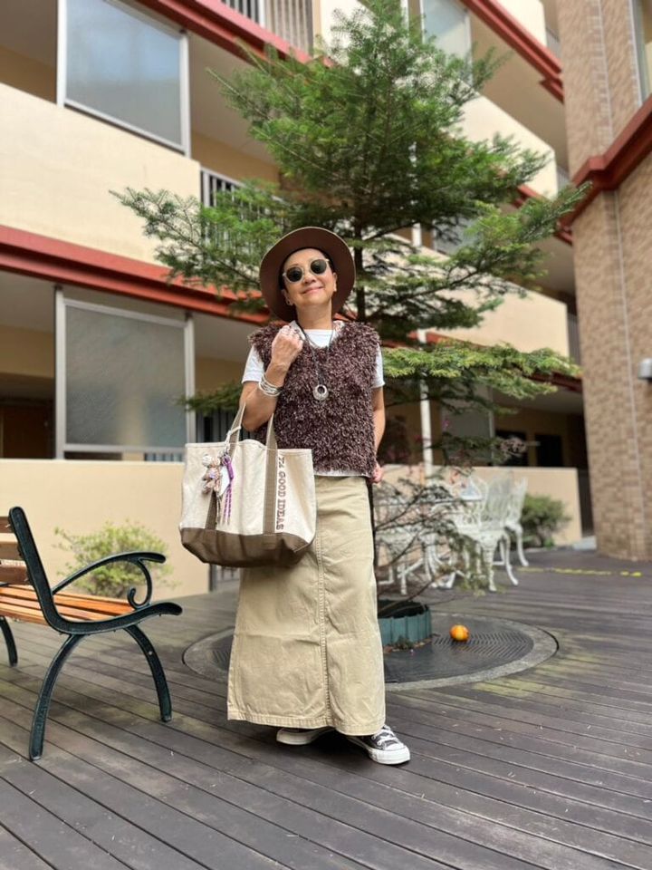 「しまむら」のブラウンベストコーデ