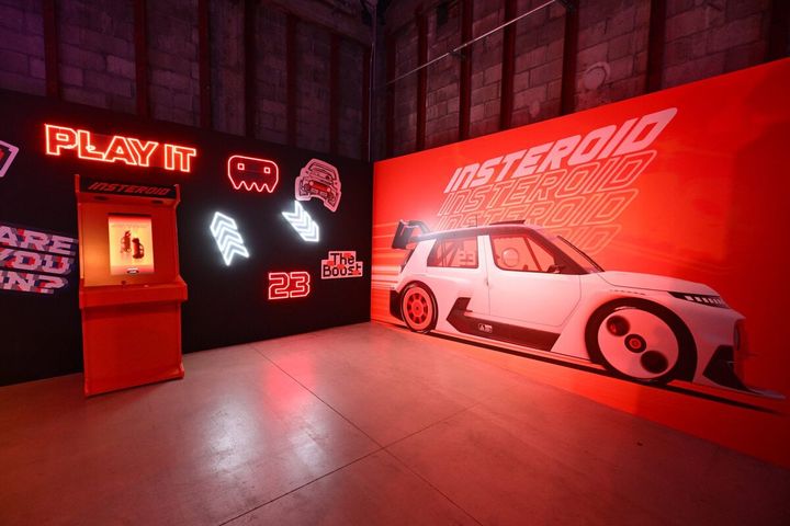 今回のインスタロイドはデザインチームの「もしも（What if）?」という問いかけから生まれた“創造と遊びの実験車”