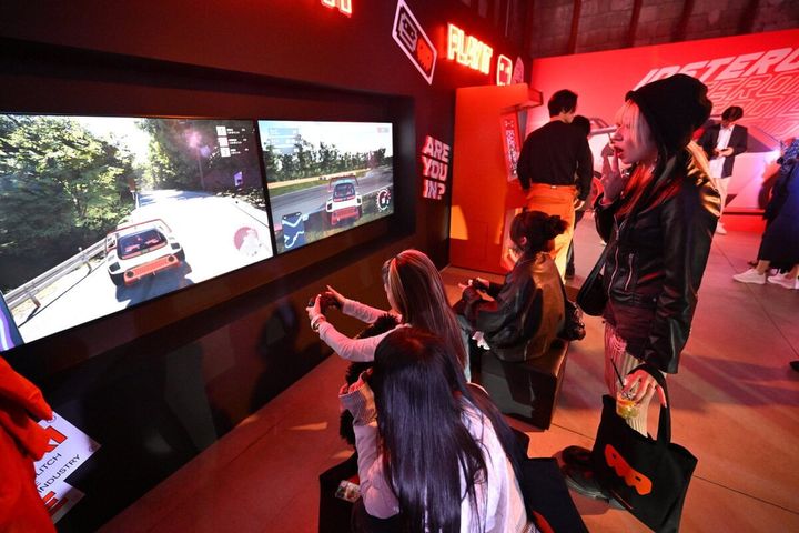 ゲームコーナーやプリクラを思わせるフォトブースも