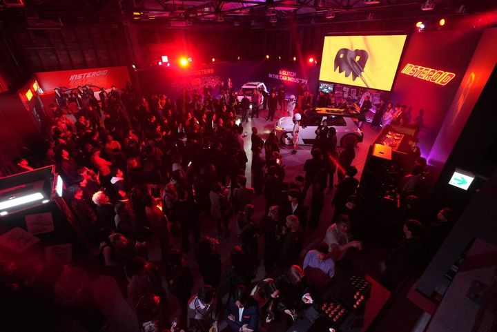 クルマの発表会としては珍しいクラブのようなイベント