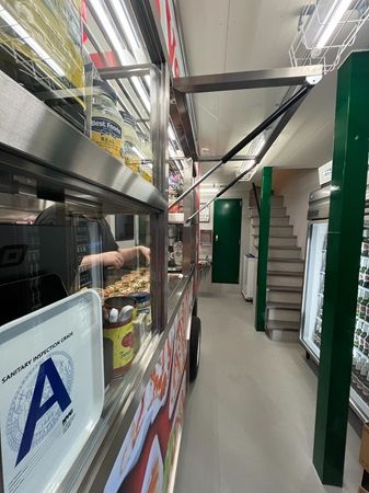 【東京都渋谷区】チキンオーバーライス専門店「J’sVendor原宿本店」移転1周年記念！特別メニュー登場