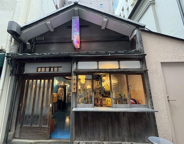 うなぎ屋をリノベーションしたという、趣あるビアバー