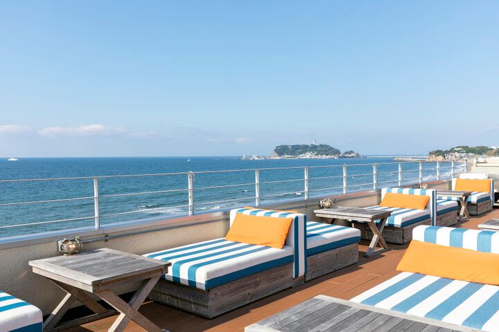 七里ヶ浜の海辺のカフェでとろけるオムライスを♪きらめく潮風と波音につつまれてリフレッシュ