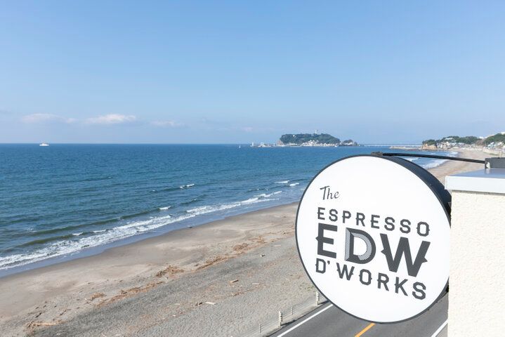 七里ヶ浜の海辺のカフェでとろけるオムライスを♪きらめく潮風と波音につつまれてリフレッシュ