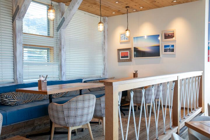 七里ヶ浜の海辺のカフェでとろけるオムライスを♪きらめく潮風と波音につつまれてリフレッシュ