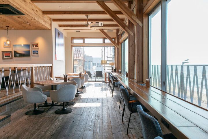 七里ヶ浜の海辺のカフェでとろけるオムライスを♪きらめく潮風と波音につつまれてリフレッシュ