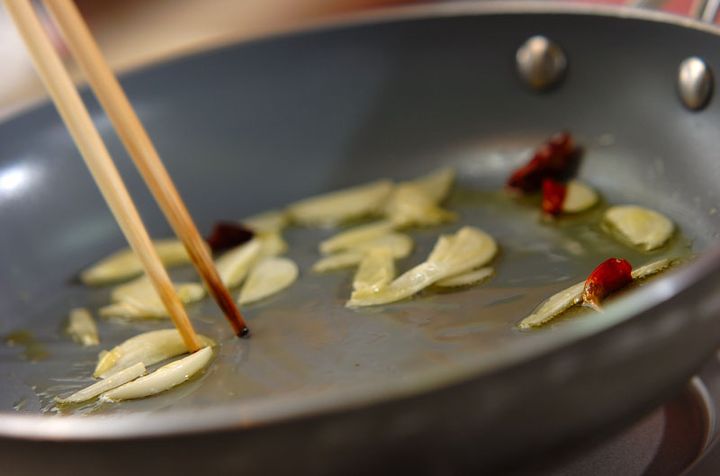 15分で完成！簡単ペペロンチーノ 大葉とシラスでの作り方2