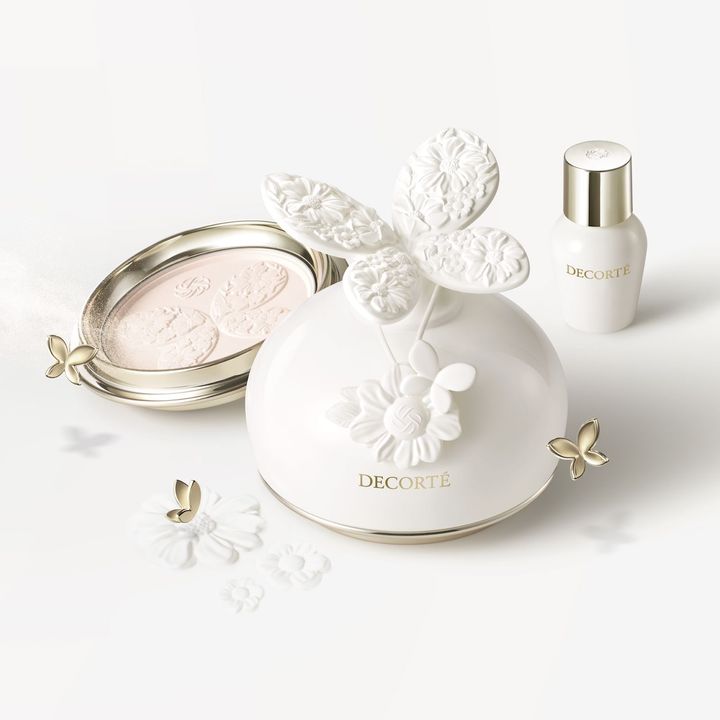 マルセル ワンダース コレクション コスメデコルテ フェイスパウダー ⅩⅤ ￥28,600（12月1日より限定発売） ※セット内容／パウダーレフィル 18g × 2個、パフ 2個、置き型ケース、フレグランスオイル、フレグランスストーン