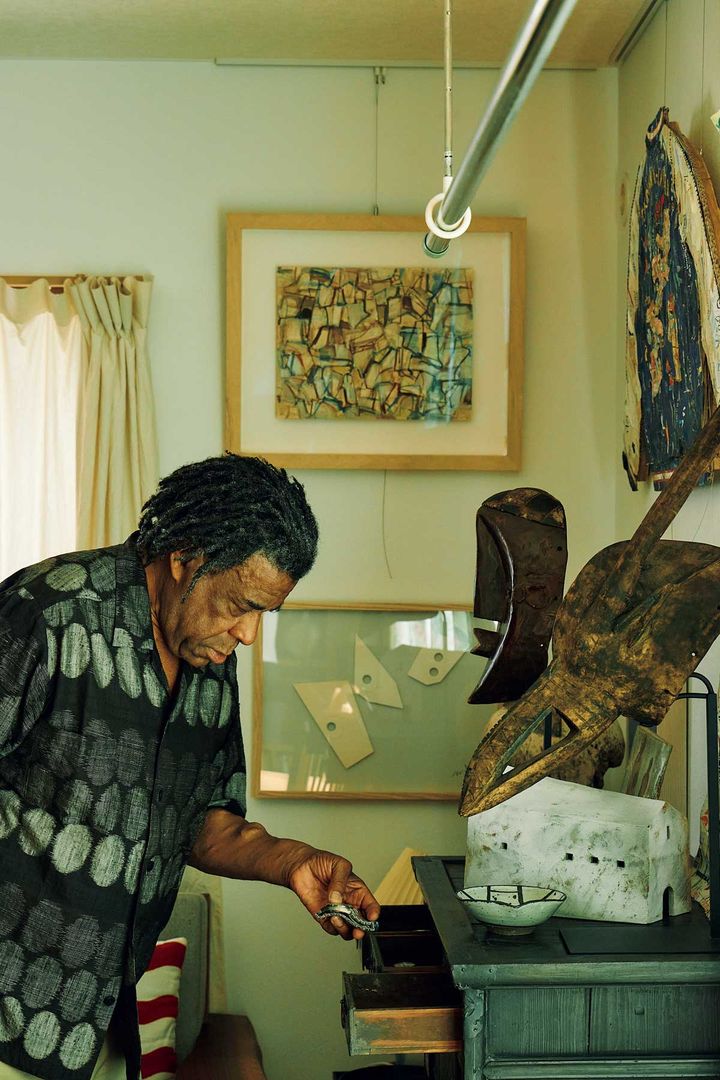 時計を選ぶエリスさん