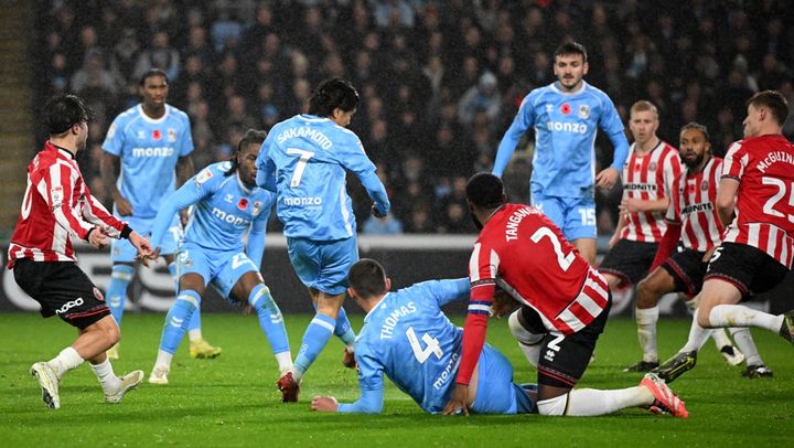 「絶好調の日本人」「相手から手荒い扱いも貴重な同点弾」29歳元日本代表MF、英2部首位チームで3試合連続ゴール