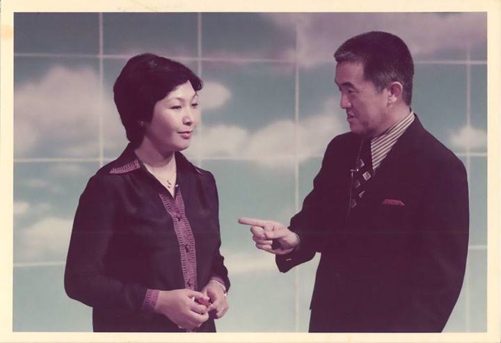 永六輔氏による大抜擢で、バラエティ番組の司会を担当。一躍お茶の間の人気者となった。