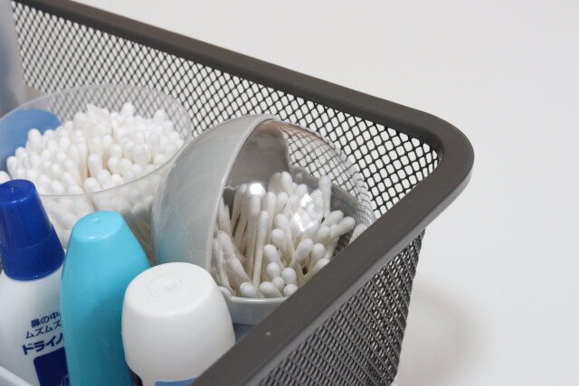 セリアの紙軸白綿棒100本 容器入り5