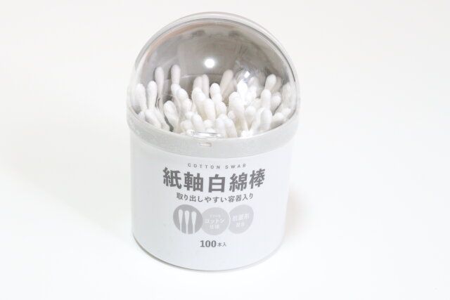セリアの紙軸白綿棒100本 容器入り1