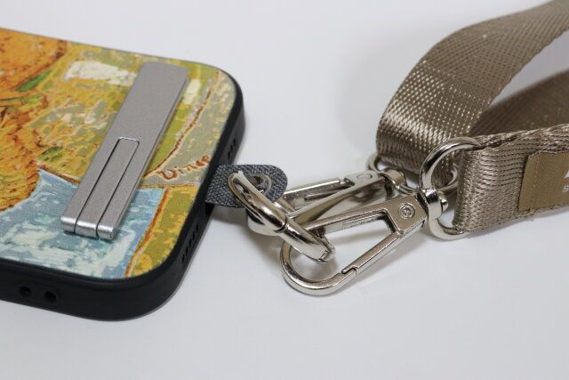 ダイソー スマホストラップホルダー（2個、四角形） 使用例