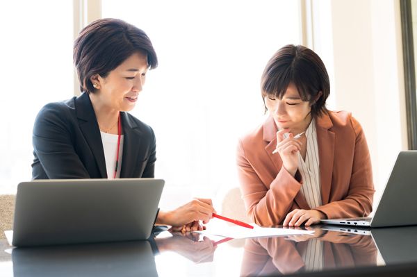 やる気低下の背景にあるのは「評価」や「企業風土」